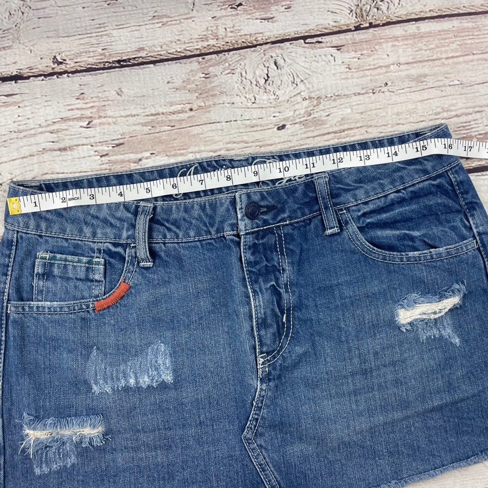 🦅 American Eagle Distressed Jean Skirt Size 8 - Picture 2 of 6